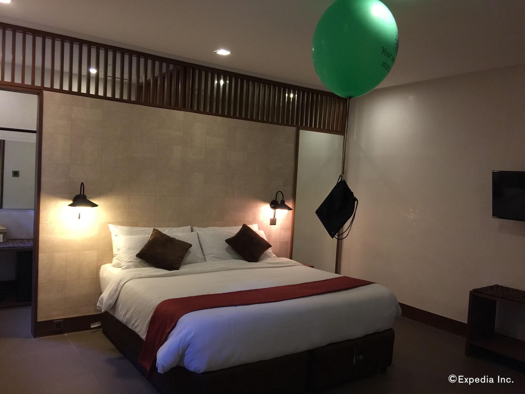 The Funny Lion - Coron Hotel Buitenkant foto