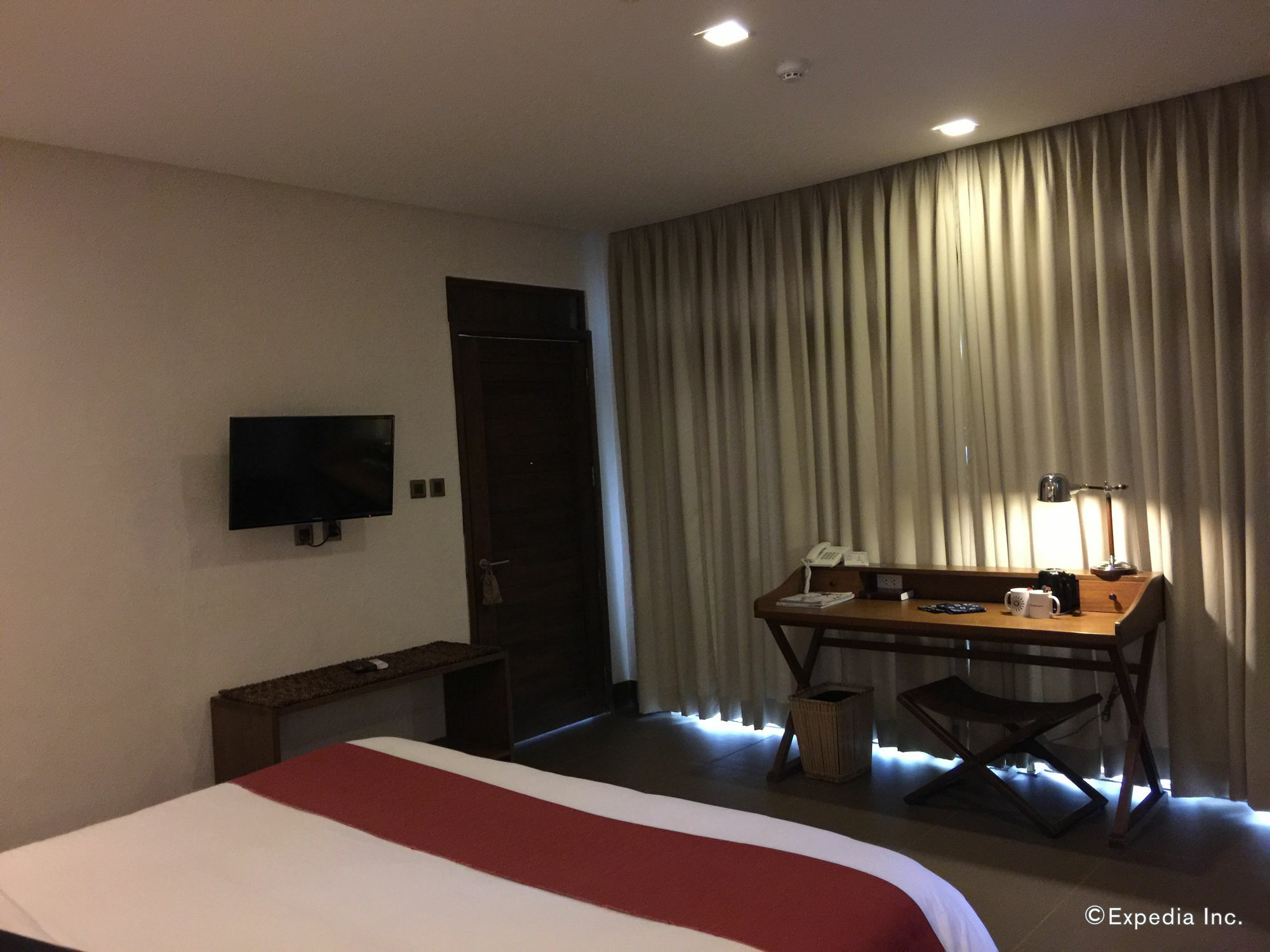 The Funny Lion - Coron Hotel Buitenkant foto
