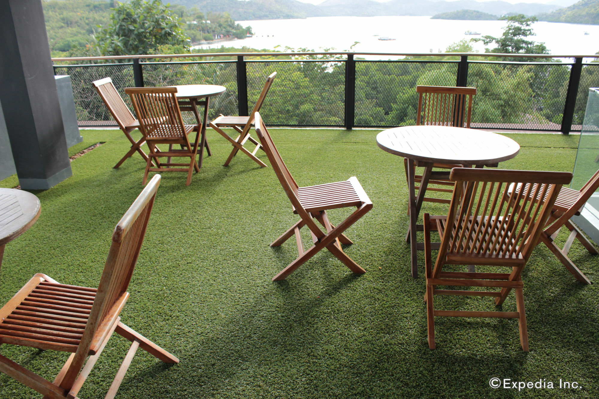 The Funny Lion - Coron Hotel Buitenkant foto