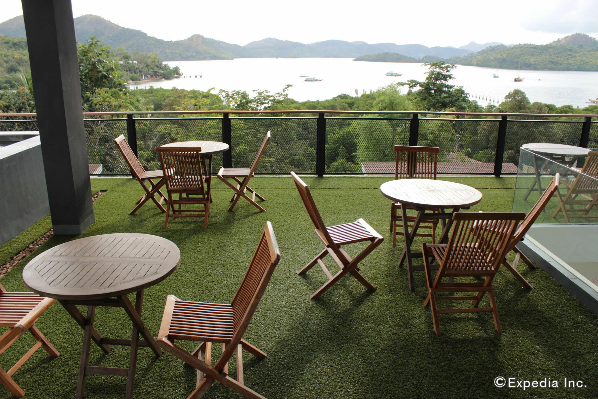 The Funny Lion - Coron Hotel Buitenkant foto