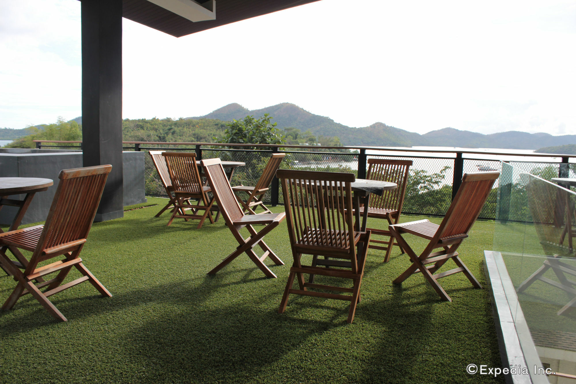 The Funny Lion - Coron Hotel Buitenkant foto