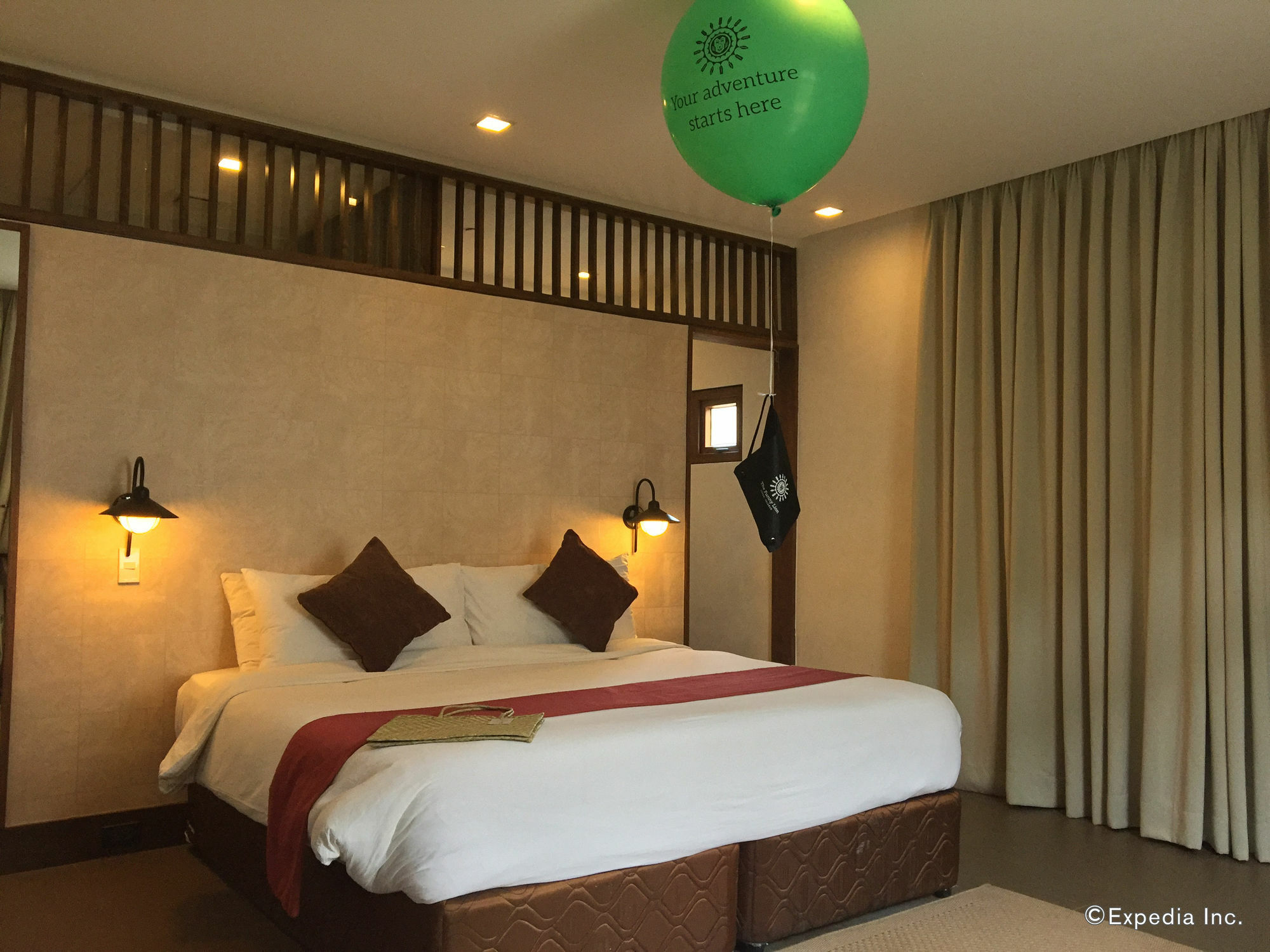 The Funny Lion - Coron Hotel Buitenkant foto