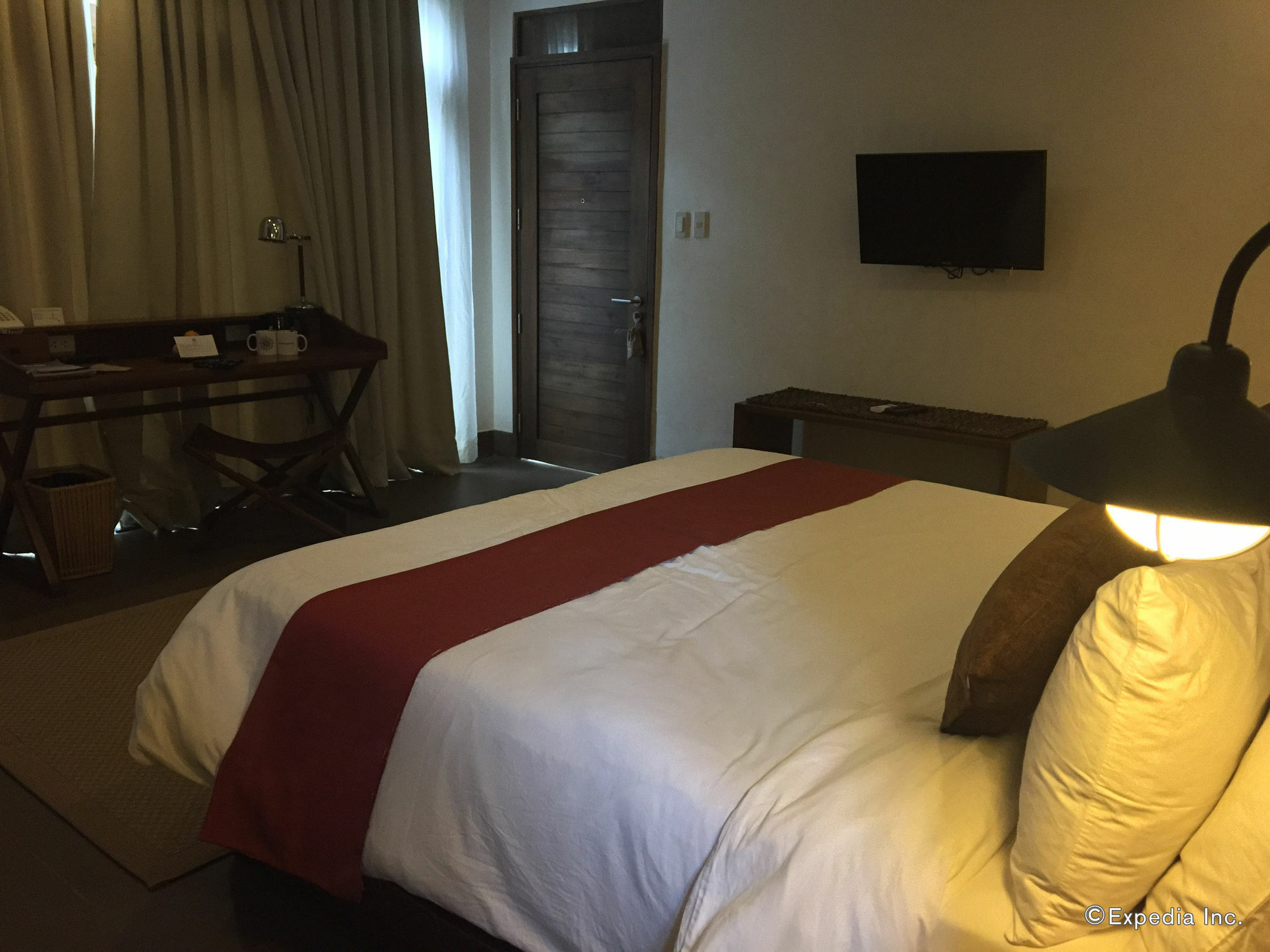 The Funny Lion - Coron Hotel Buitenkant foto