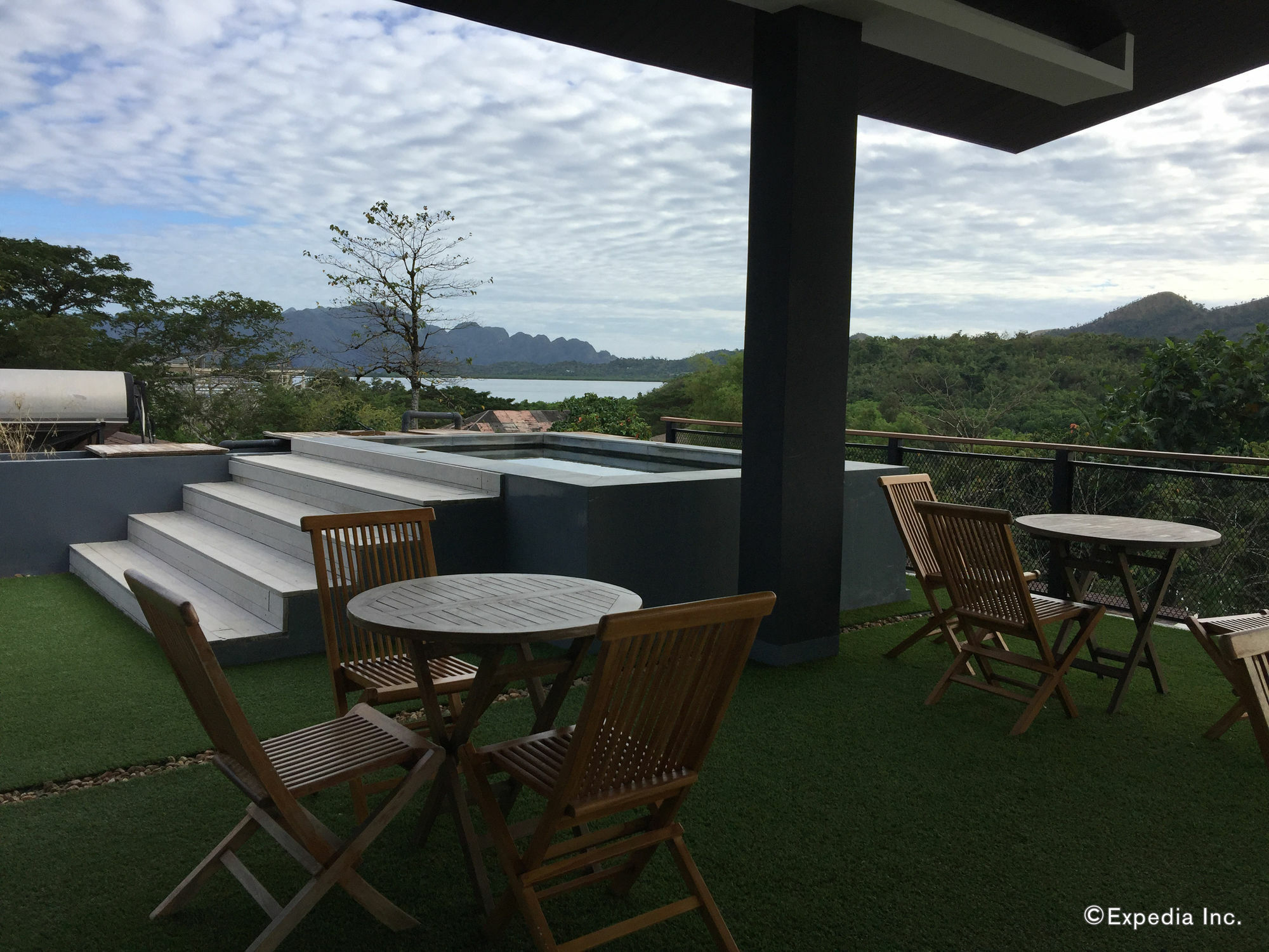 The Funny Lion - Coron Hotel Buitenkant foto